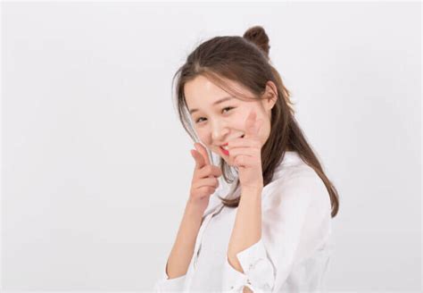 ぶりっ子おばさんの特徴と心理とは？職場での対処法を徹底解。